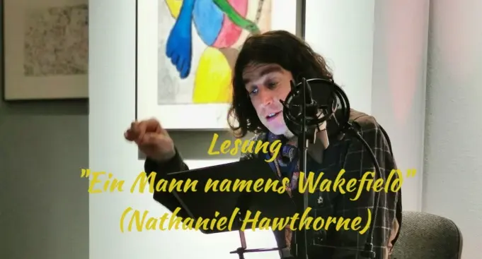 Vorleser mit Buchtitel