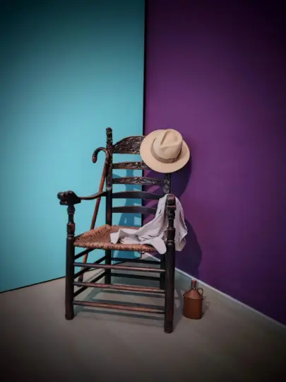 Stuhl im Ausstellungsraum